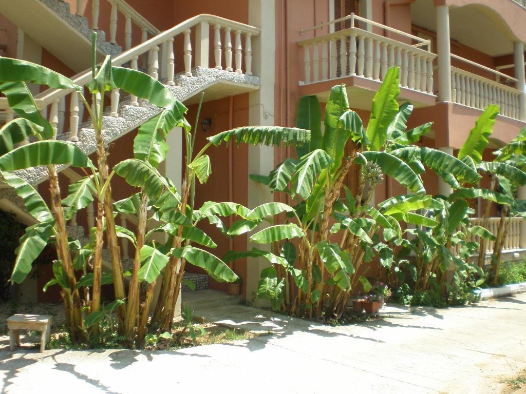 Marinos Studios At Lourdata Village 外观 照片
