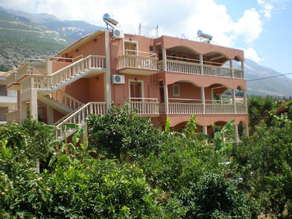 Marinos Studios At Lourdata Village 外观 照片