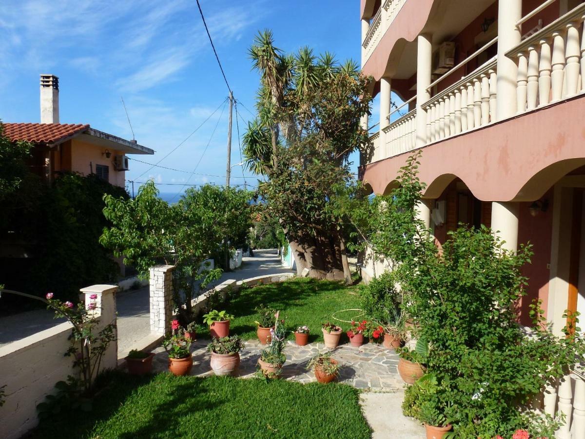 Marinos Studios At Lourdata Village 外观 照片